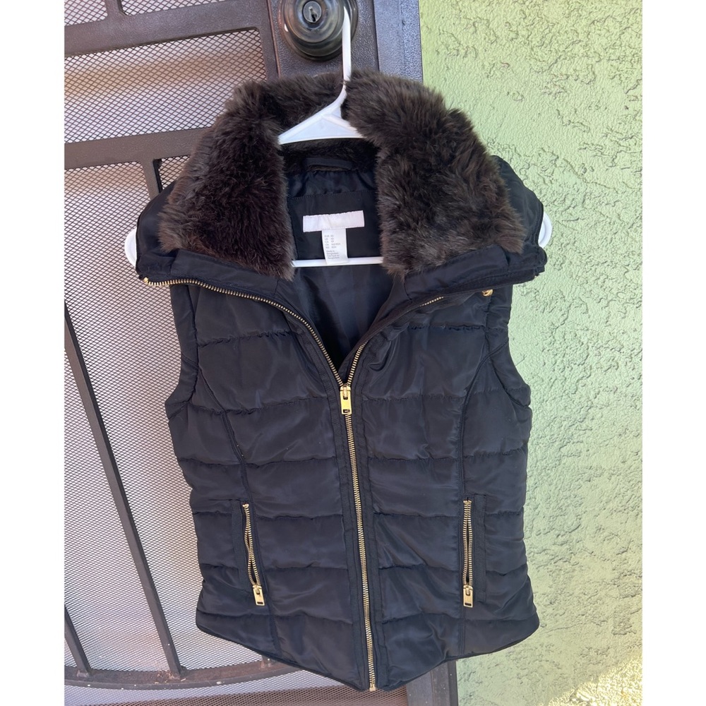 Black Women's H&M puffer vest with fur collar; XS!